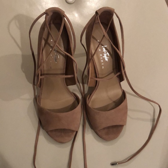 Suede Nude Lord & Taylor Heels - Picture 5 of 10
